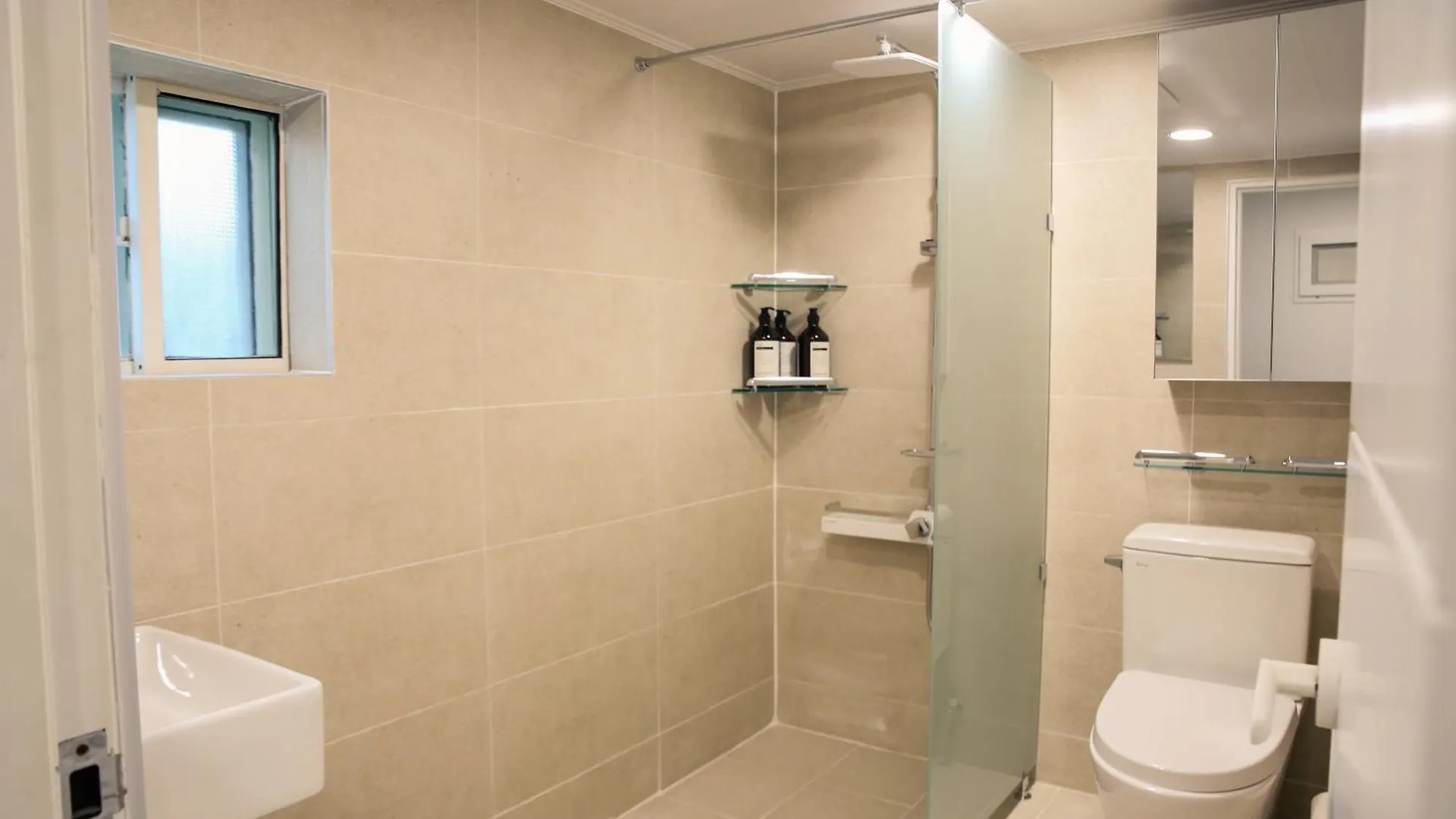 3Br 2Bath 5Bed For Big Group 1F Apartment Seoul